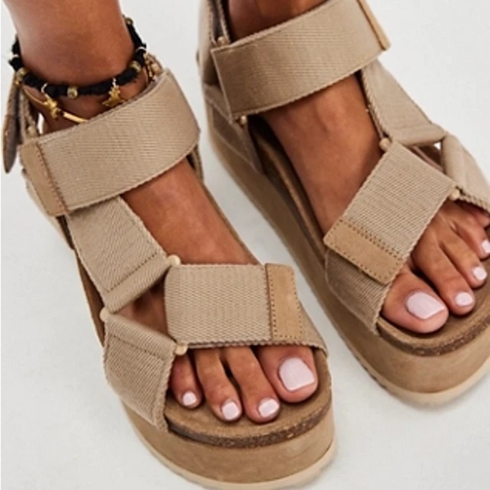 INTENTIONALLY BLANK Tan Platform Strap Sandals